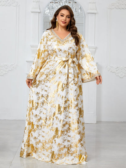 Plus Size Muslim Clothing V Neck Embroidery Lace Long Sleeved Middle East Dress Containing Belt